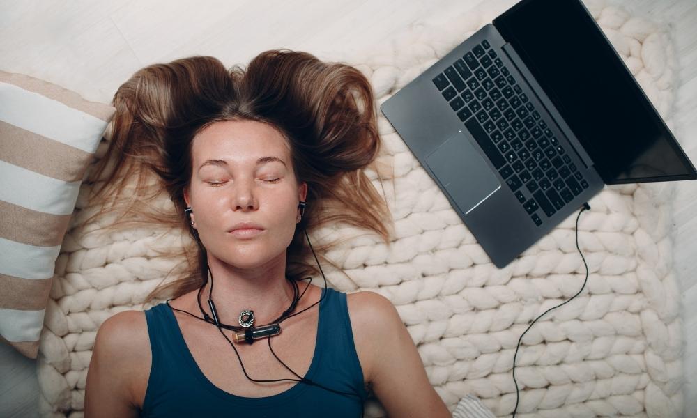 Yoga Nidra Tiefenentspannung: was bewirkt der yogische Schlaf?