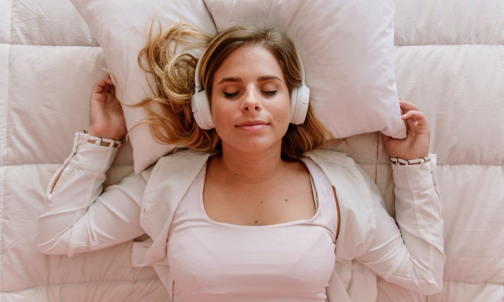 Morgenmeditation im Bett: wie du entspannt in deinen Tag startest