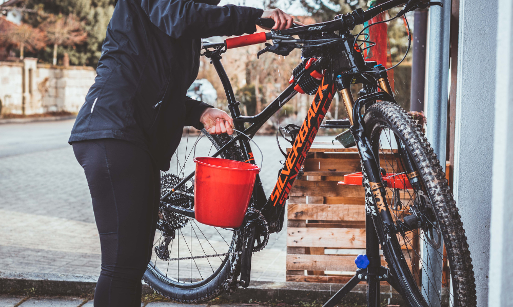 Fahrrad putzen: 5 Tipps für die Grundreinigung