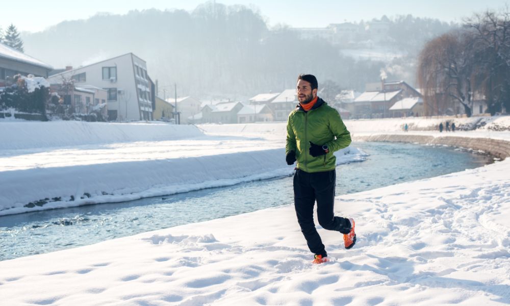 Joggen im Winter - Schnee und Kälte sind noch lange keine Ausrede, um nicht zu joggen. Allerdings solltest du dabei ein paar Dinge beachten.