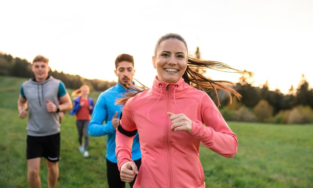 Kondition aufbauen und endlich fit werden: Erfahre, wie du effektiv trainierst, um als Einsteiger deine ersten 5 Kilometer zu laufen.