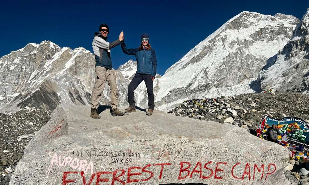 2 Personen am Everest Base Camp Trek